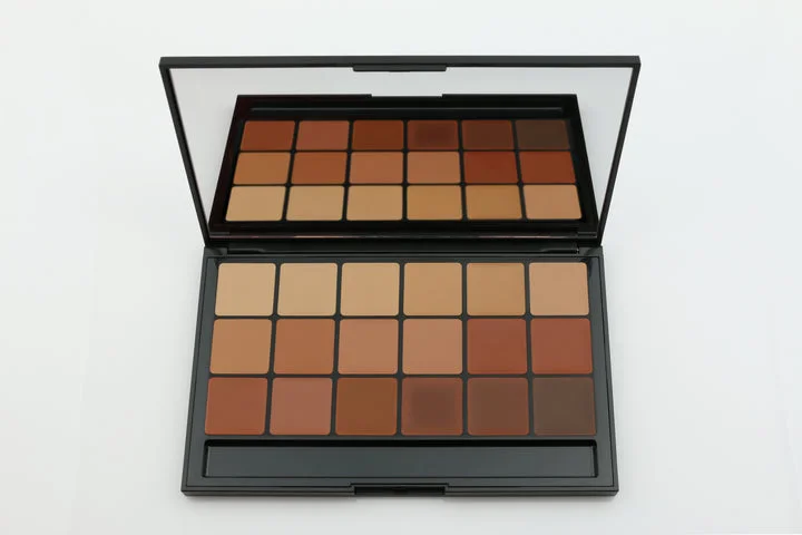 RCMA Vincent Kehoe - 18 Part Foundation / Concealer Palette VK10